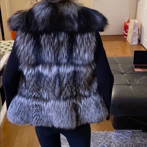 Real Silver Fox fur Vest with beautiful details - Picture 2 of 8